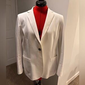 Gorgeous creamy white blazer by Vilagallo size 42